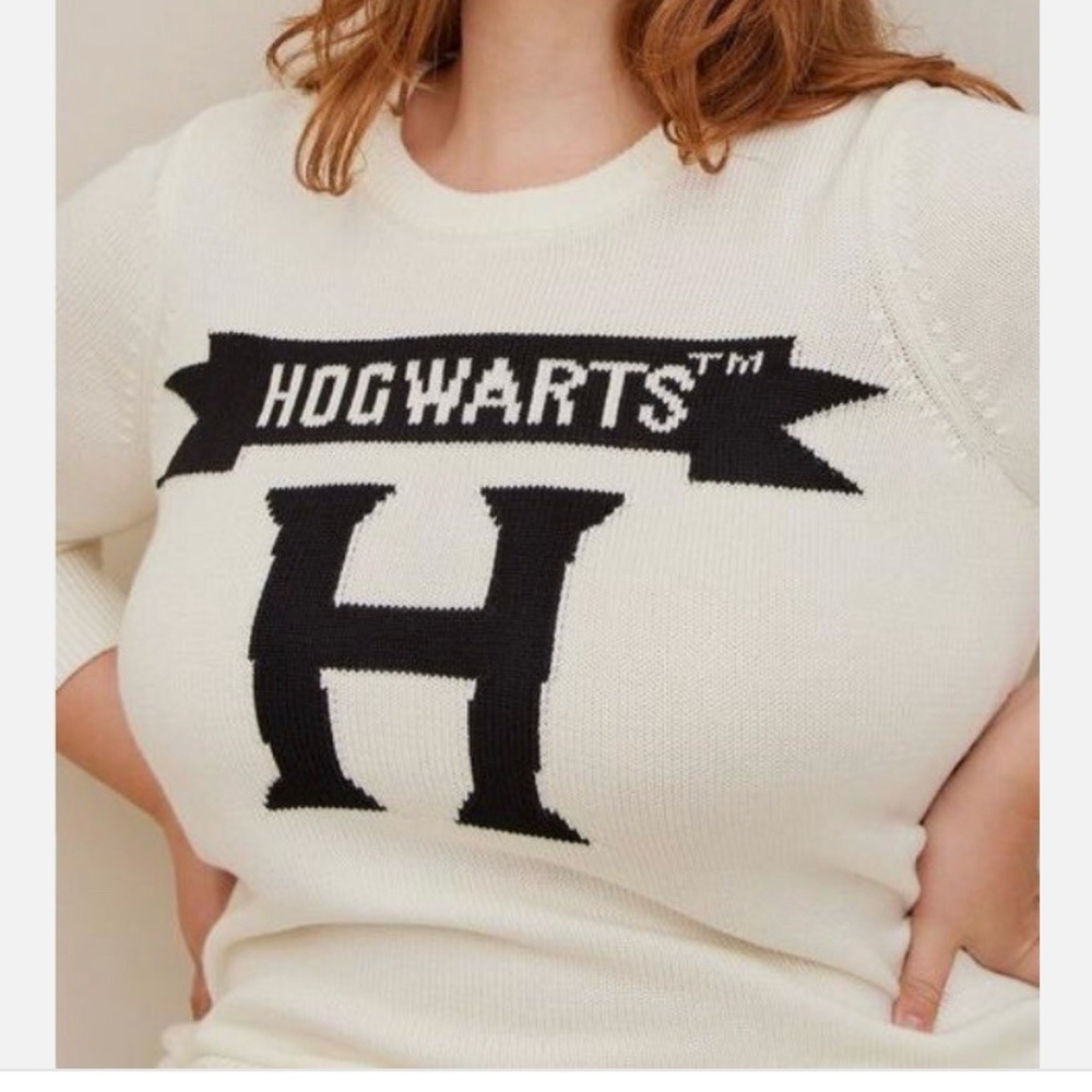 Torrid SZ 0 NEW Harry Potter Hogwarts cream sweater